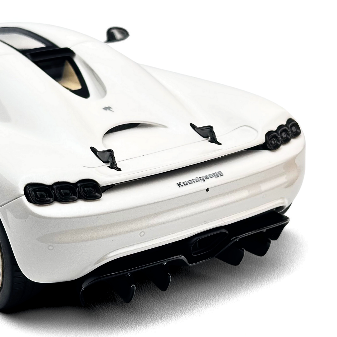 1/18 Koenigsegg CC850