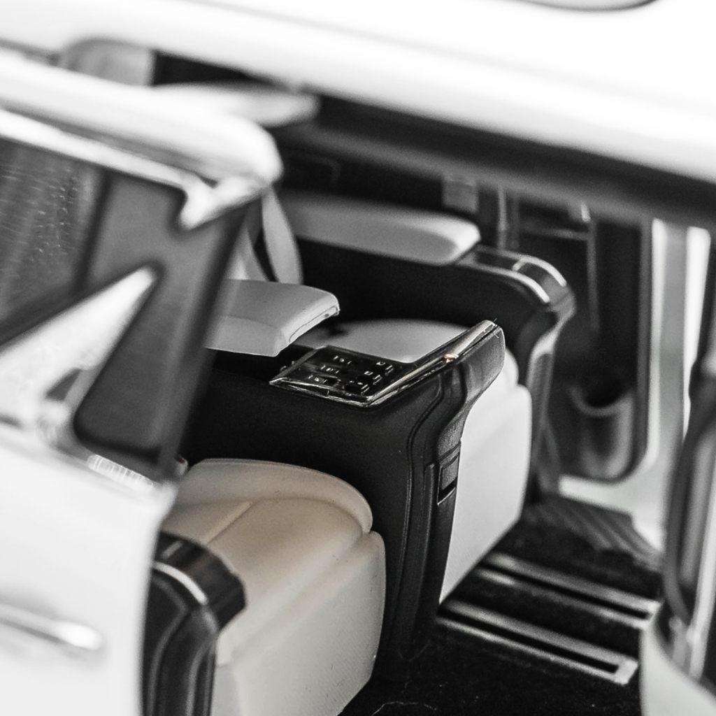1/18 Lexus LM300h