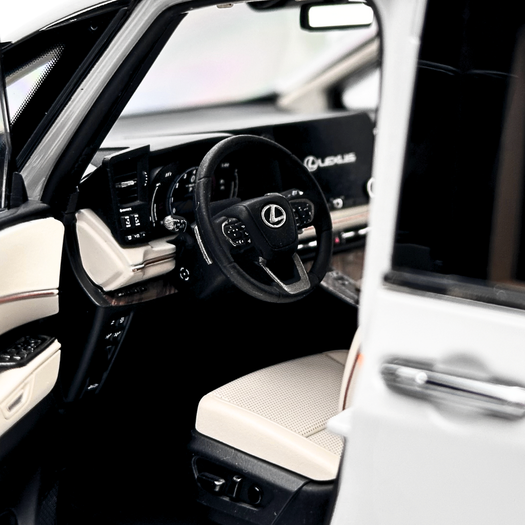1/18 Lexus LM500h