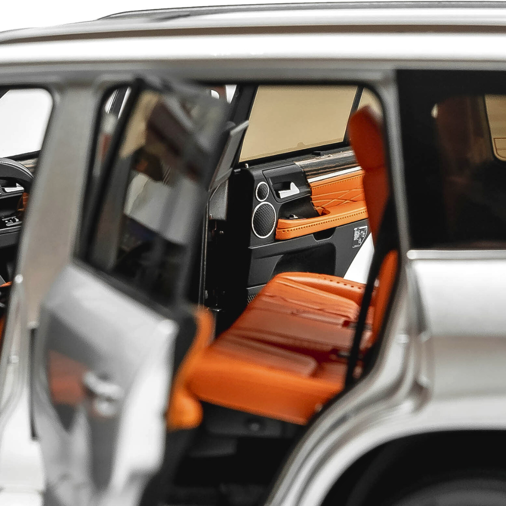 1/18 Lexus LX570