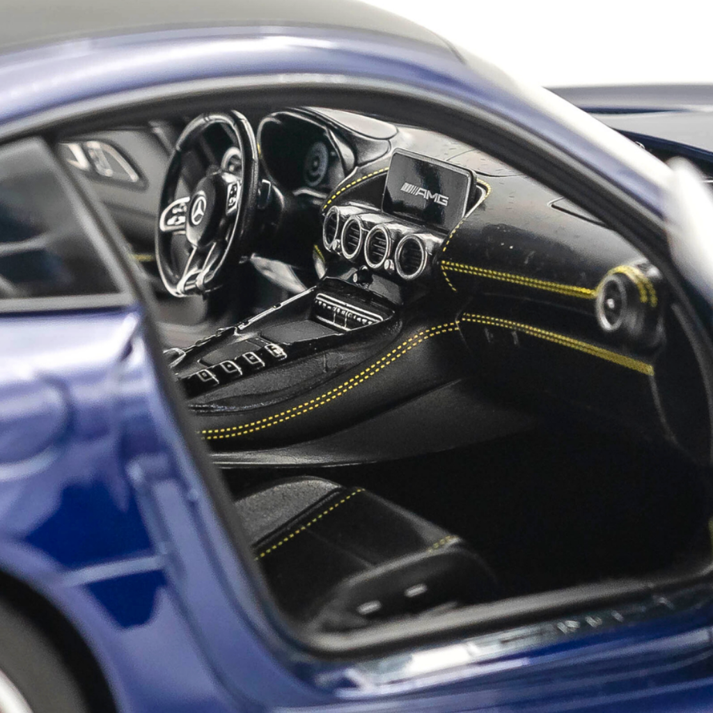 1/18 Mercedes Benz AMG GTR