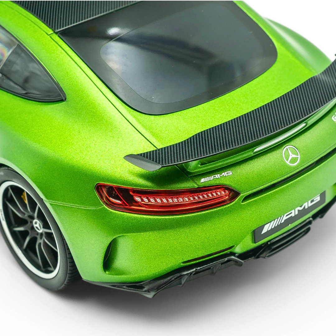 1/18 Mercedes Benz AMG GTR