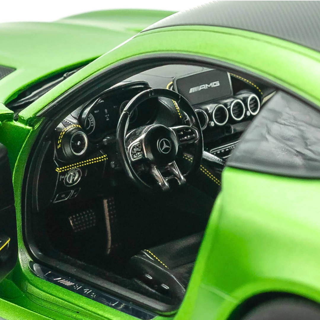 1/18 Mercedes Benz AMG GTR