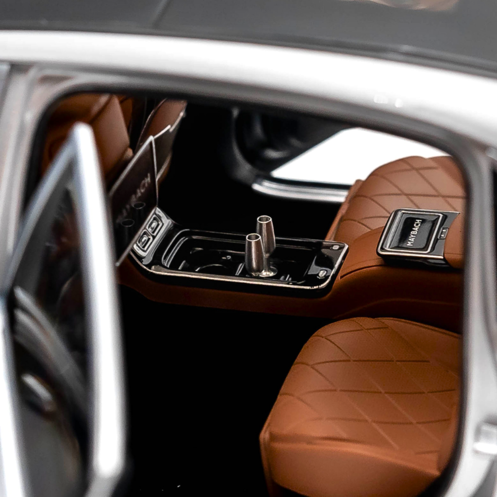 1/18 Mercedes Benz S-Class Maybach