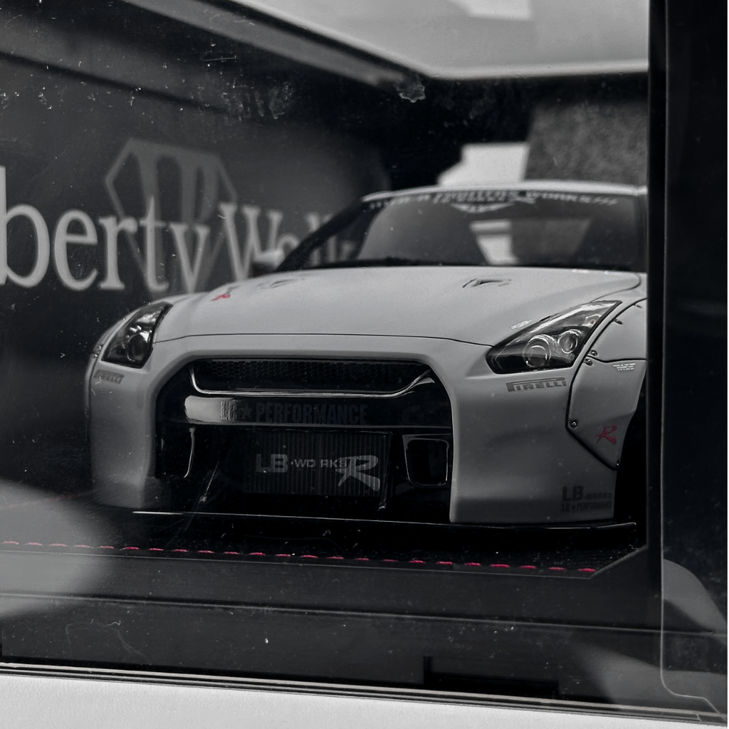 1/18 Nissan R35 LB Works