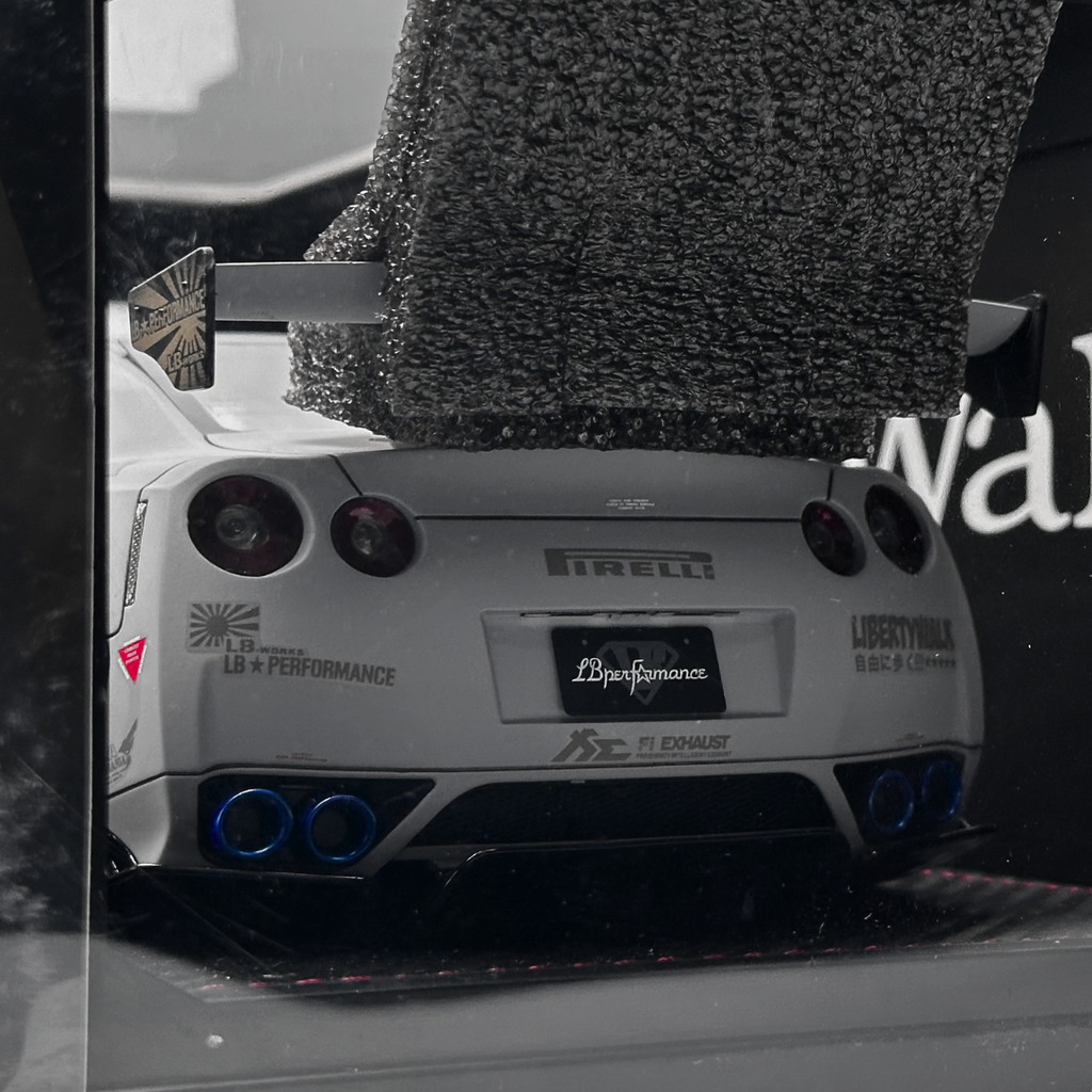 1/18 Nissan R35 LB Works