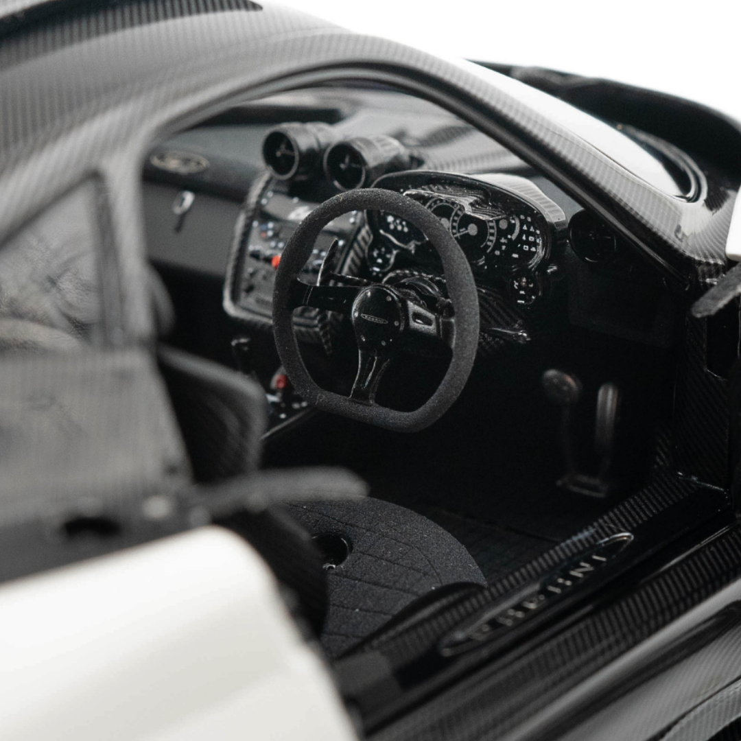 1/18 Pagani Zonda Cinque Coupe