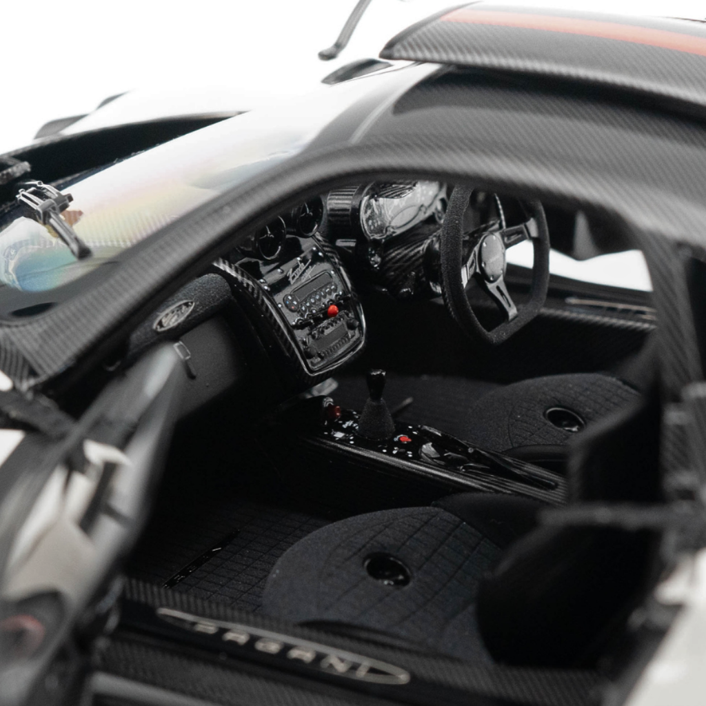 1/18 Pagani Zonda Cinque Coupe