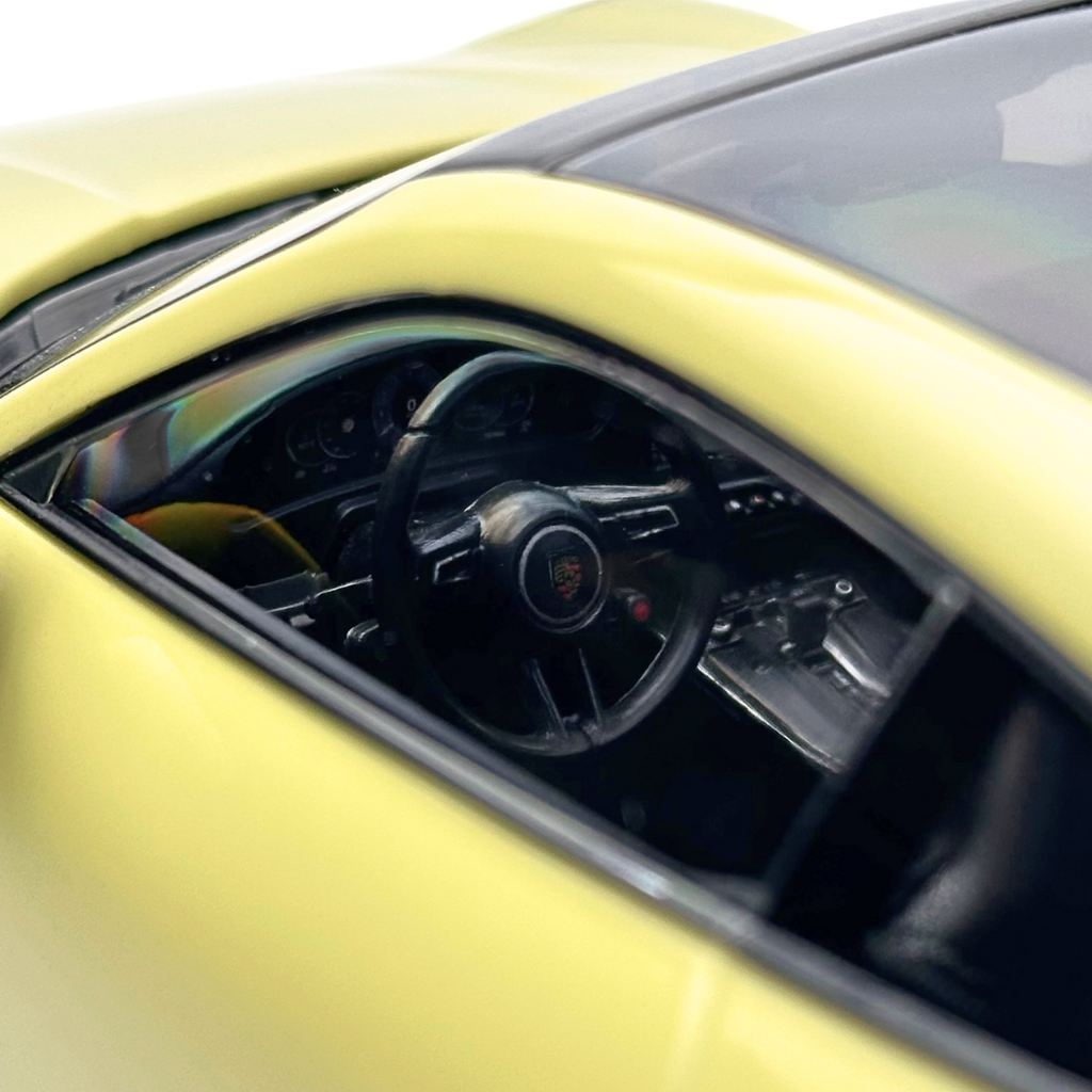 1/18 Porsche 911 Carrera 2024