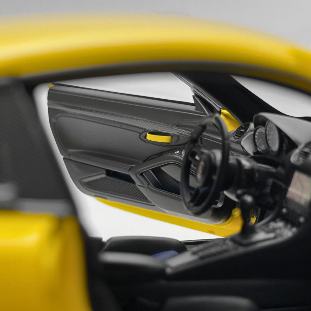1/18 Porsche Cayman GT4 RS 2024