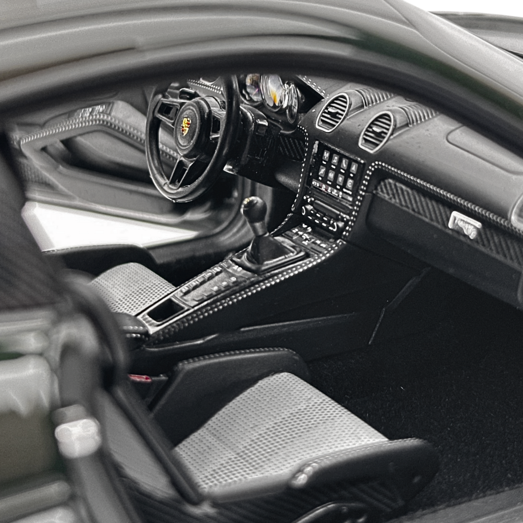 1/18 Porsche Cayman GT4 RS 2023