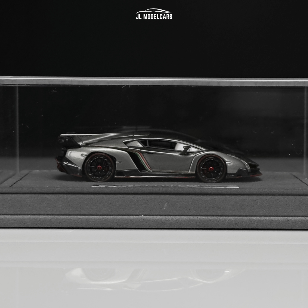 1/64 Lamborghini Veneno Limited Edition 103/149 pieces in Grigio Metalluro Red Stripes