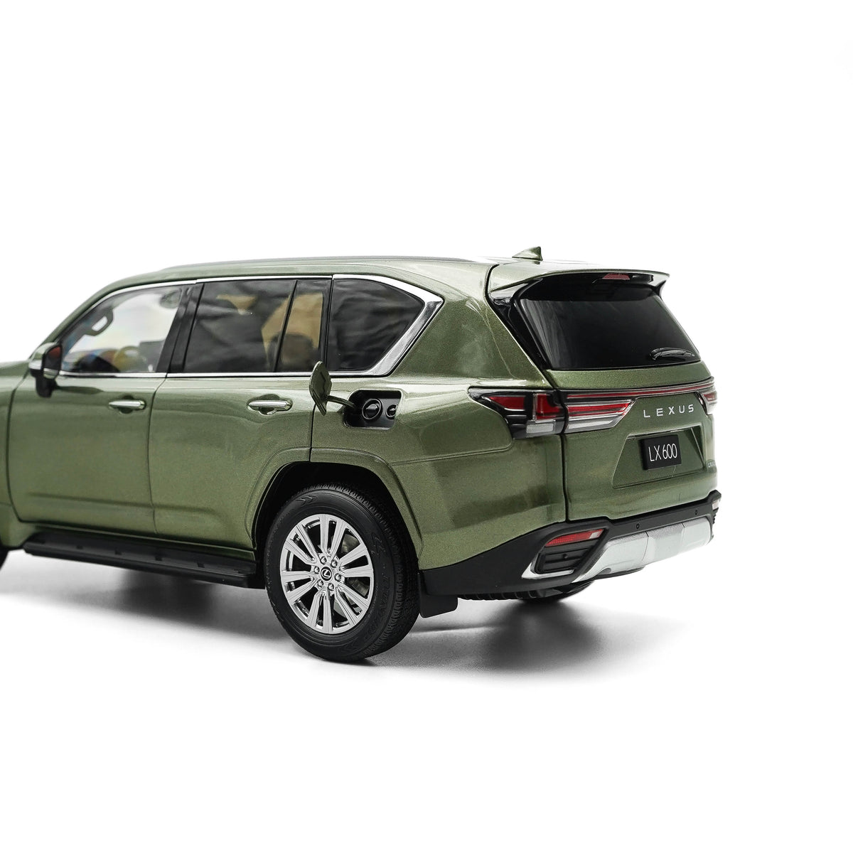 Lexus LX600