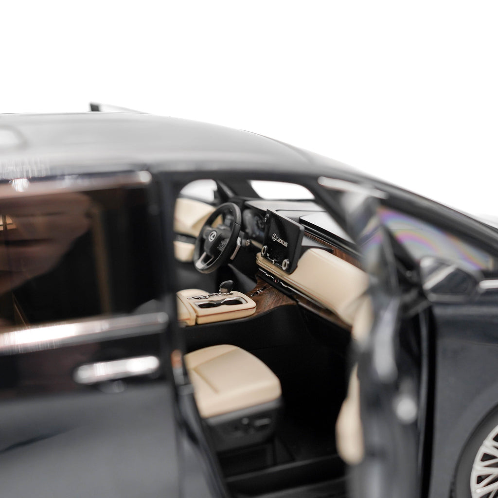 Lexus LM 500h Collectors Edition